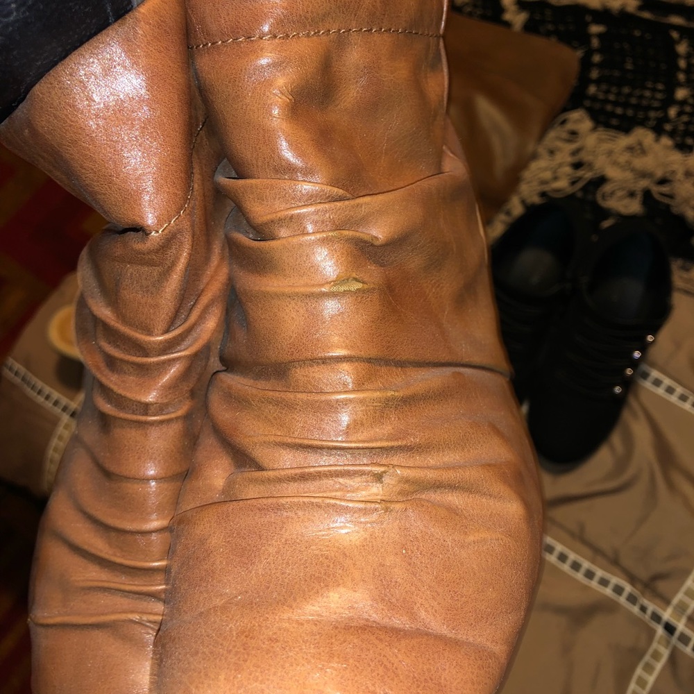 Boots - Picture 4 of 4